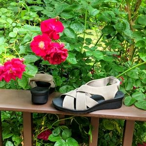 Clarks Cloud Steppers Sandals in Green